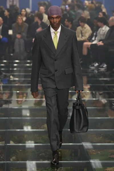 Look 3